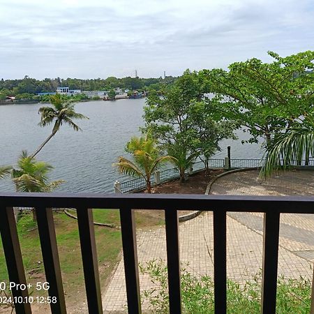 Ripples Backwater Resort, โกลลัม ภายนอก รูปภาพ