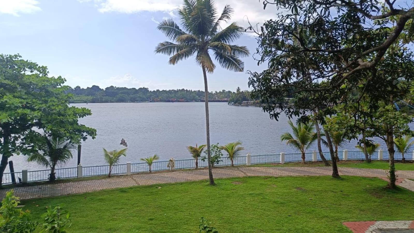 Ripples Backwater Resort, โกลลัม ภายนอก รูปภาพ